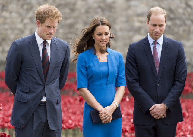BLIR TOBARNSFAR: Prins William (til høyre) blir snart pappa igjen. Hertuginne Kate er høygravid. Foto: Stella Pictures BLIR TOBARNSFAR: Prins William (til høyre) blir snart pappa igjen. Hertuginne Kate er høygravid. Foto: Stella Pictures